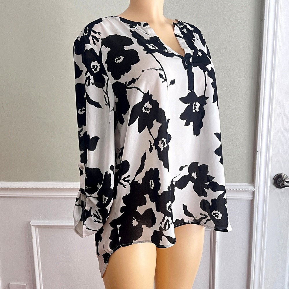 Daniel Rainn Floral Blouse Women XXL Roll Tab Sleeve Black White V-Neck Tunic - Picture 2 of 8